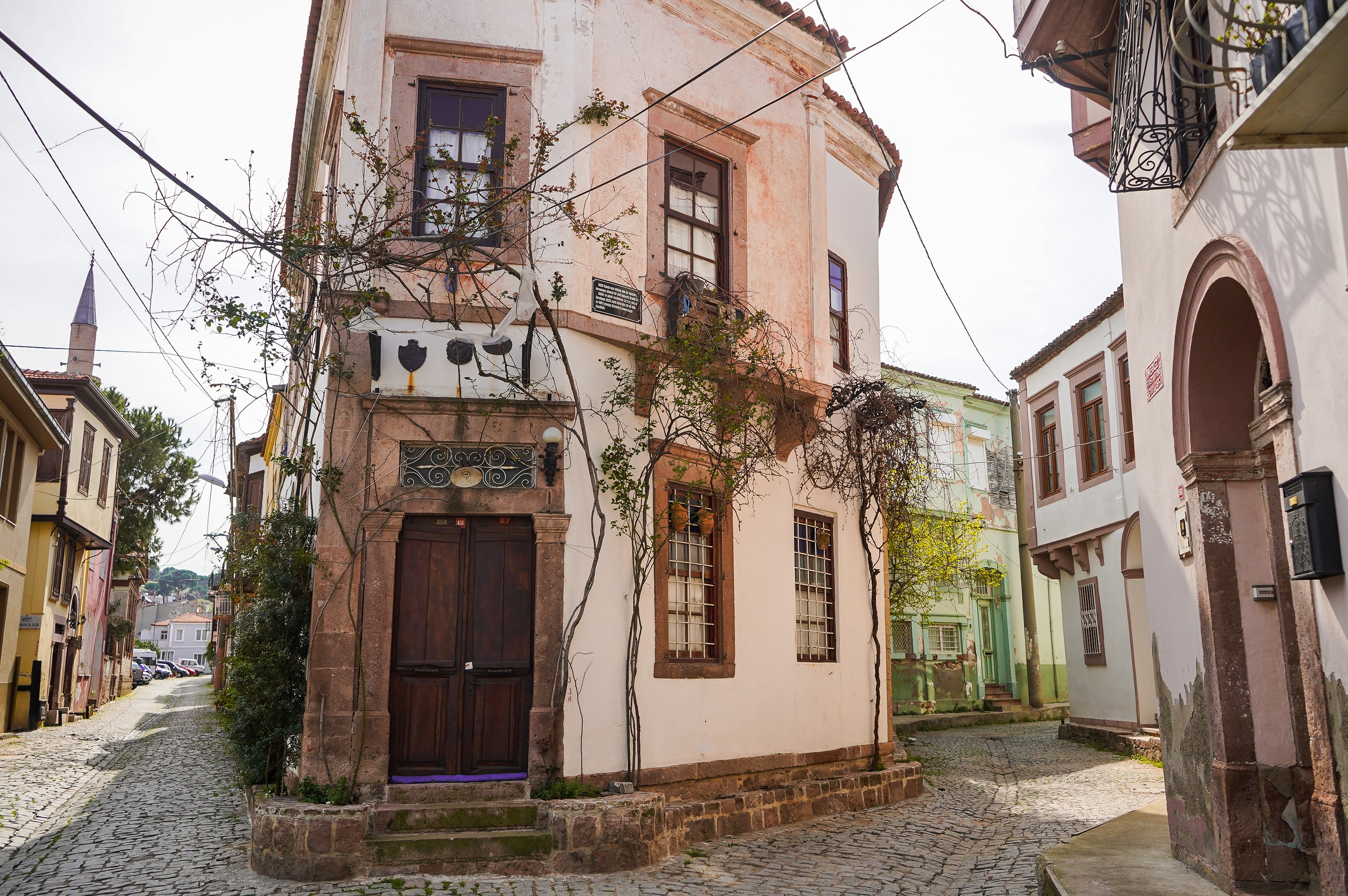 Soldaki Sokağa Dönünce Hayrettinpaşa Camisi'ne Gidilir