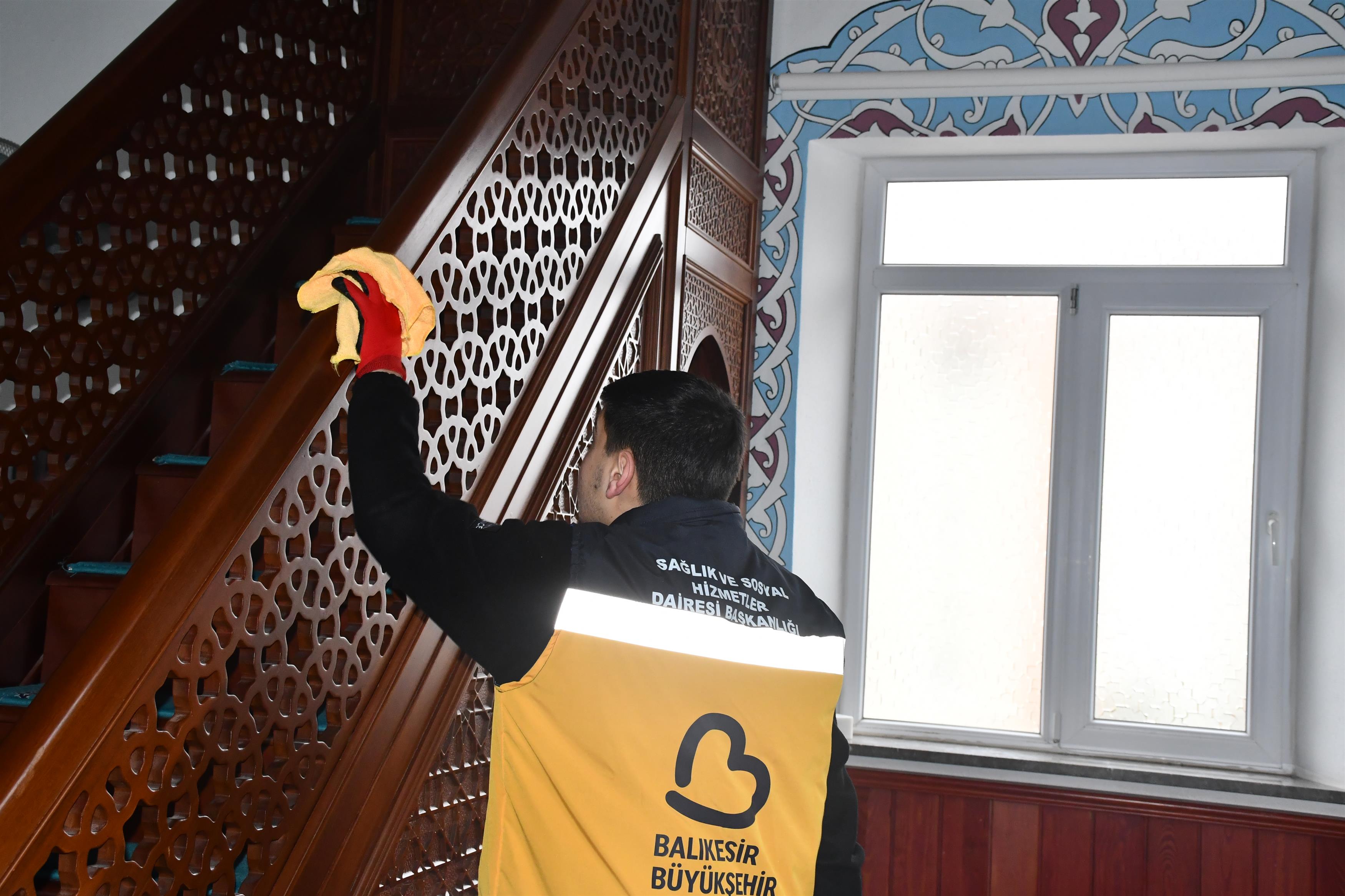 Buyuksehirden Camilerde Gul Kokulu Temizlik 3 (2)