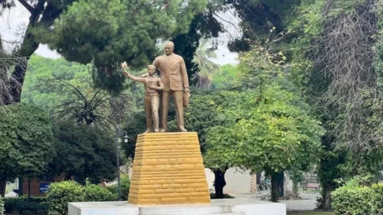 Cercioglu Ismini Millet Bahcesi Olarak Degistirmisti Ataturk Parki Sokenin Hafizasidir