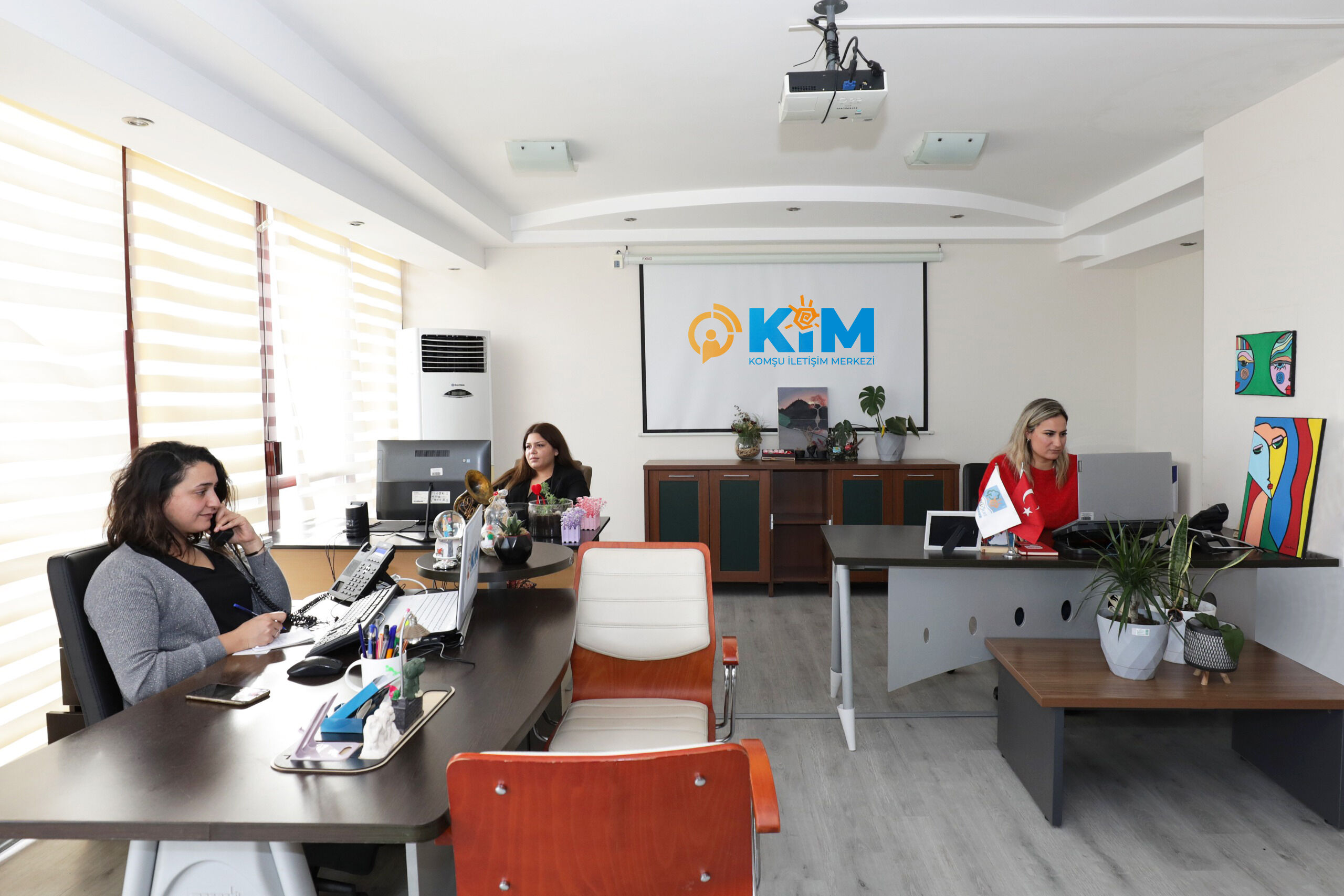 Komsu Iletisim Merkezi (1)