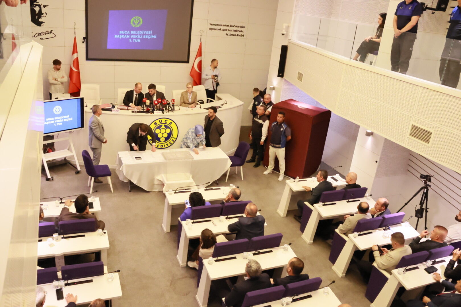 Buca'da Başkanvekili seçimi ikinci tur'a kaldı