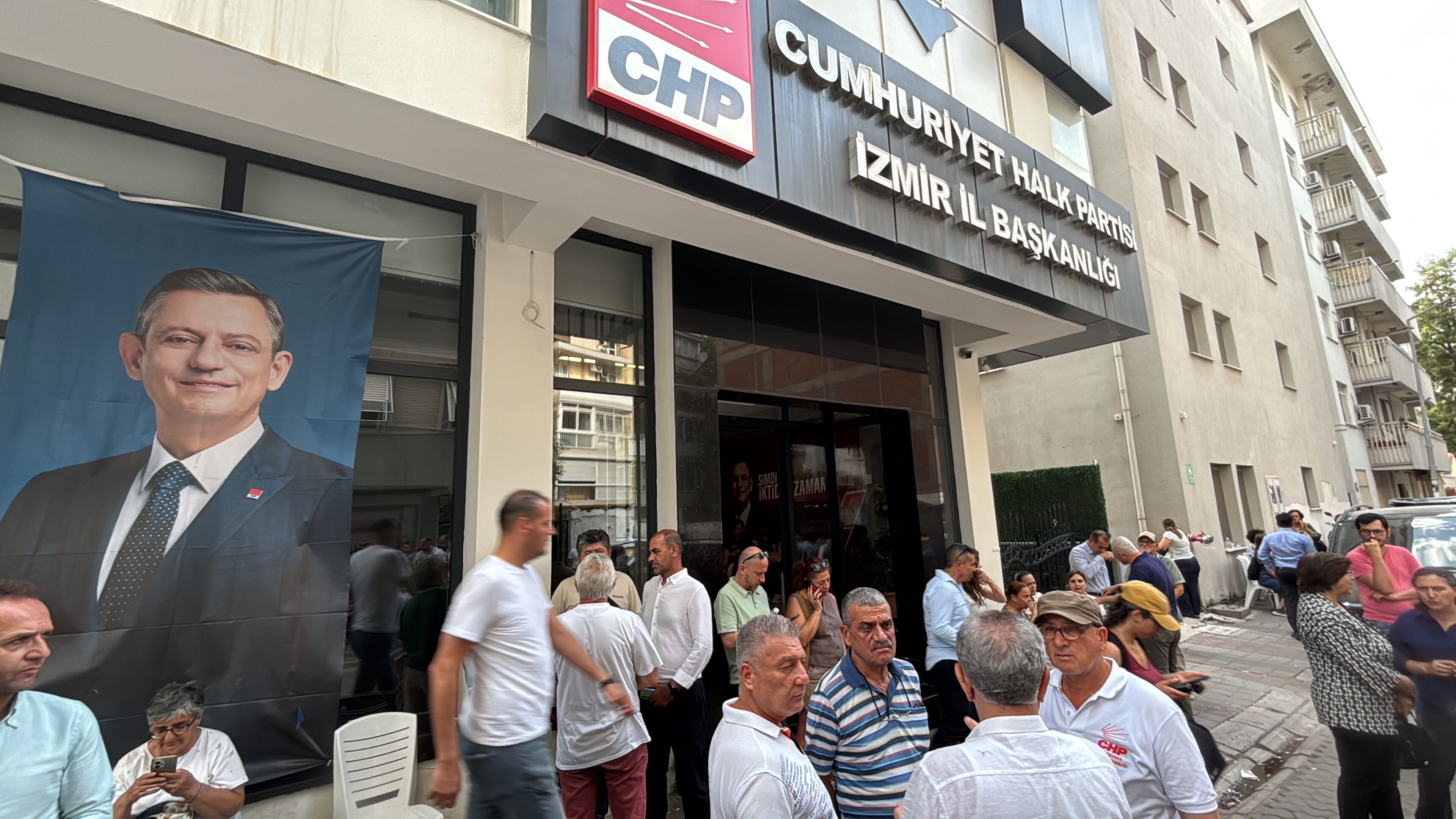 CHP İzmir'de 7 şiddetinde deprem