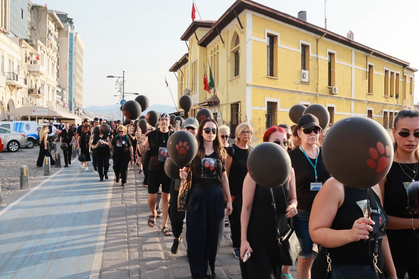 Hayvan hakları için sessiz protesto!
