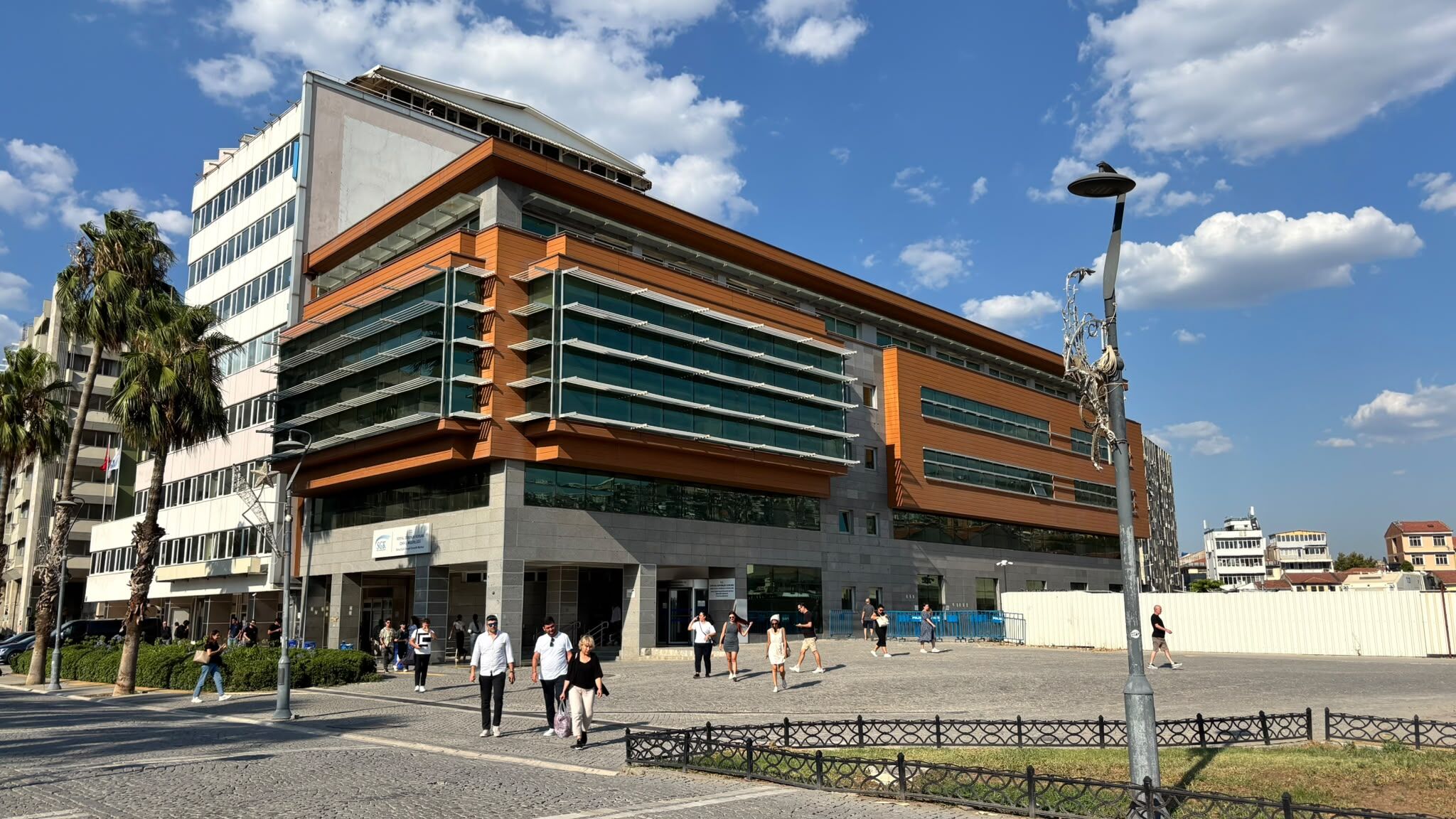 SGM’nin içini boşaltıp rektörlük yapacaklar!