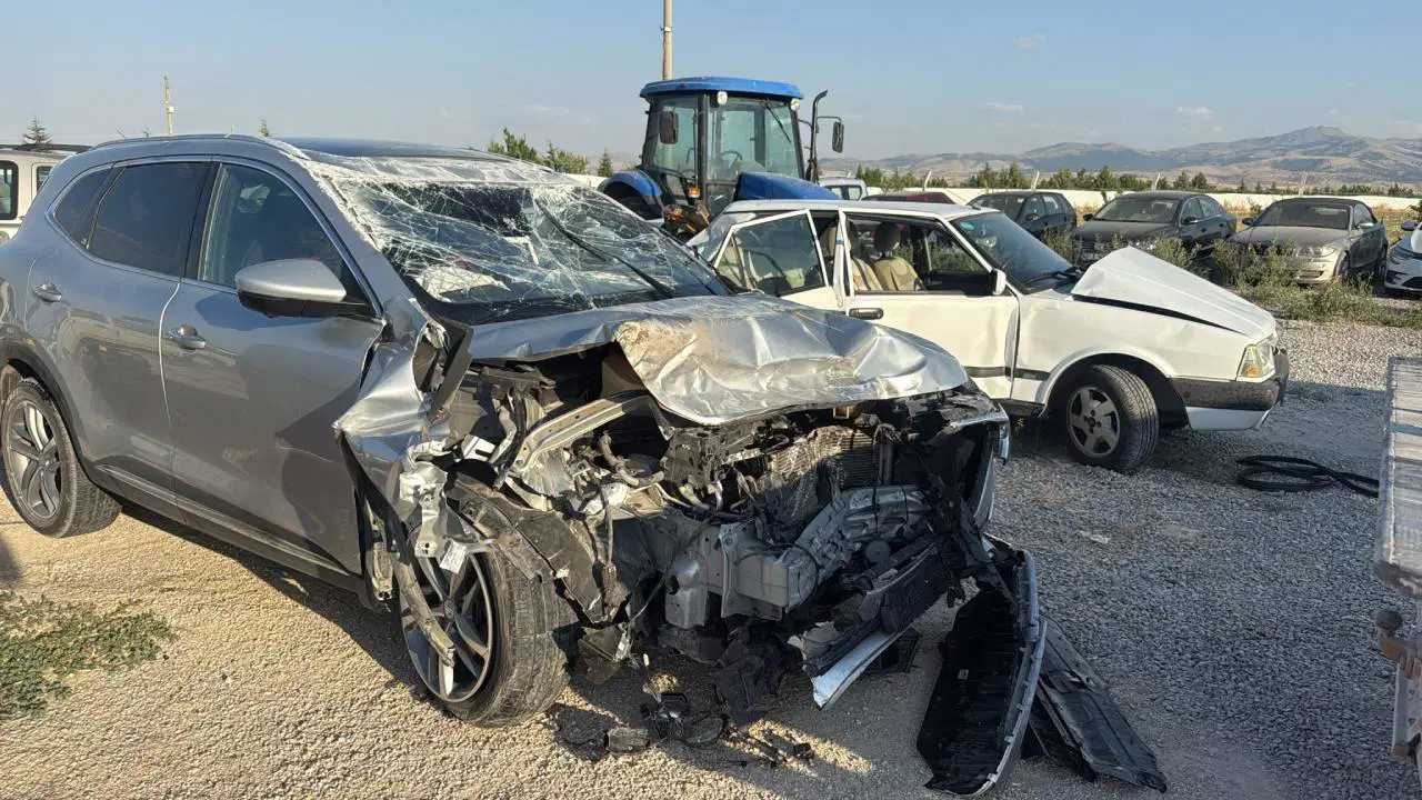 Afyon'da feci kaza: 1 ölü, 7 yaralı