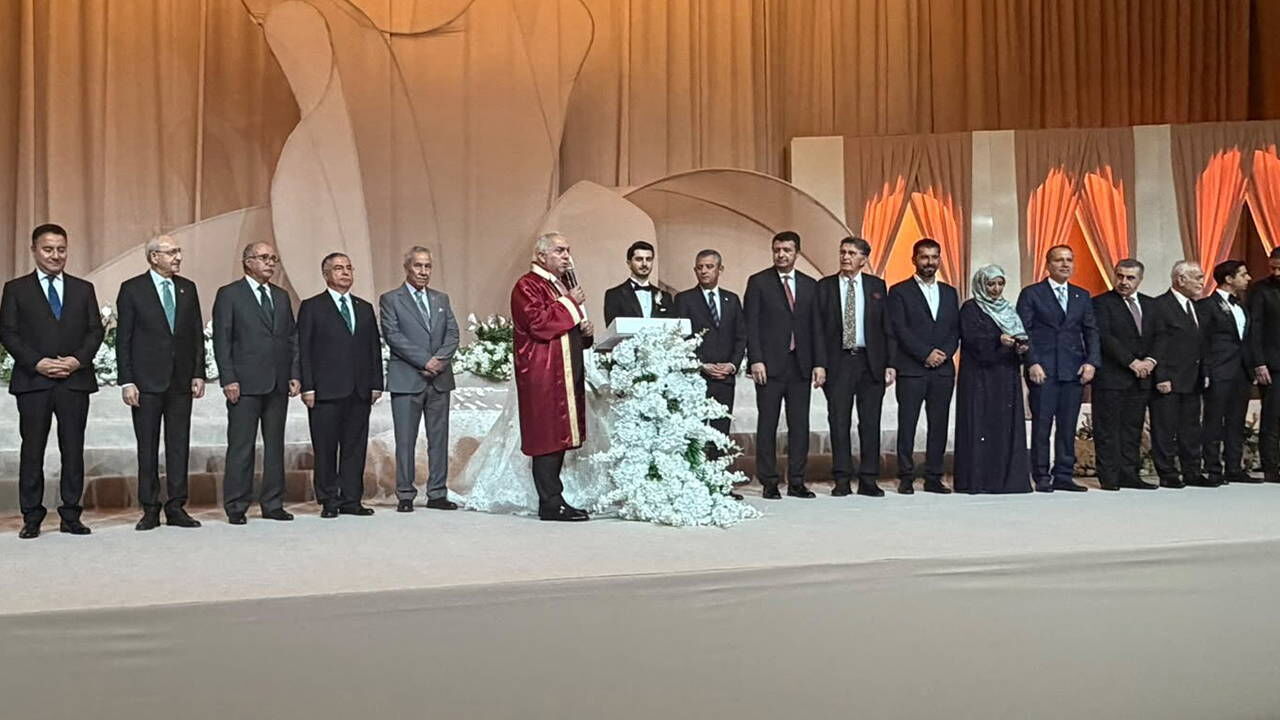 Davutoğlu'nun oğlunun düğününde dikkat çeken anlar