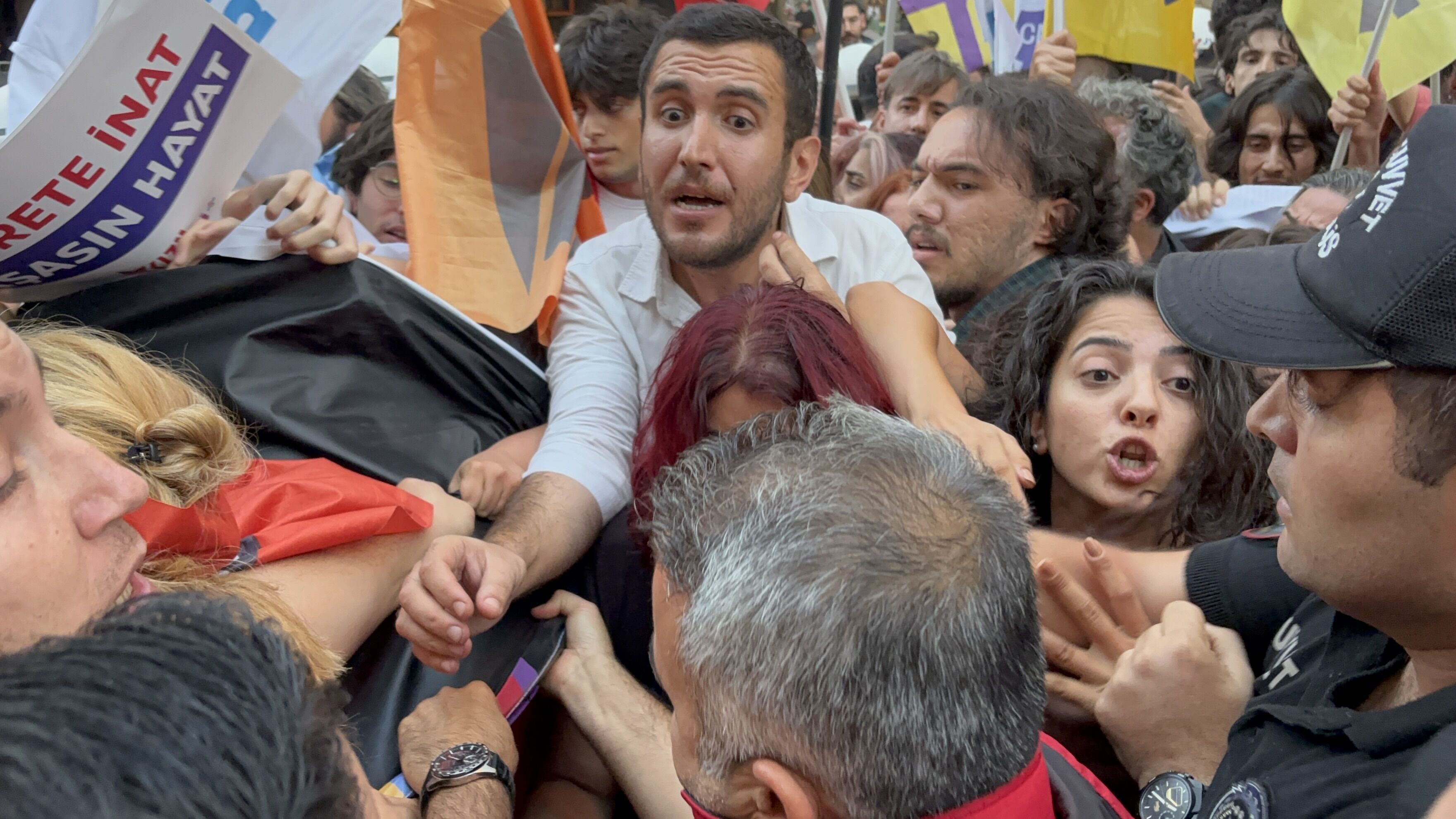 Feminist Gece Yürüyüşü’nde arbede!