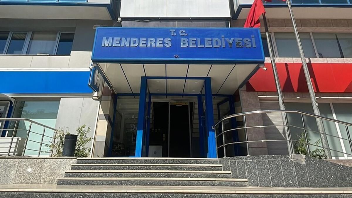 Menderes Belediyesi'ne ikinci dalga operasyon