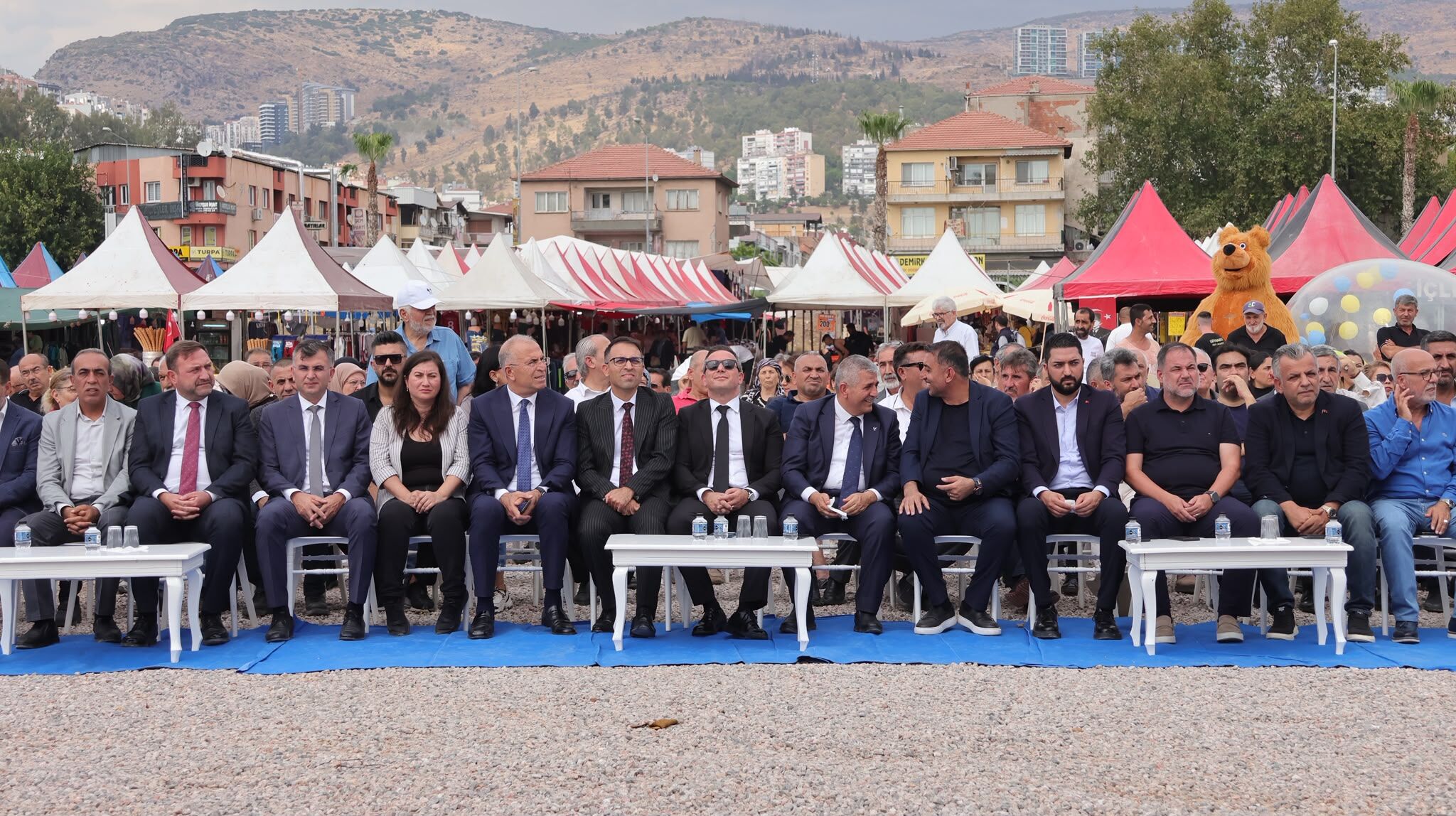 Kars-Ardahan-Iğdır festivali protokolü temastan çekindi!