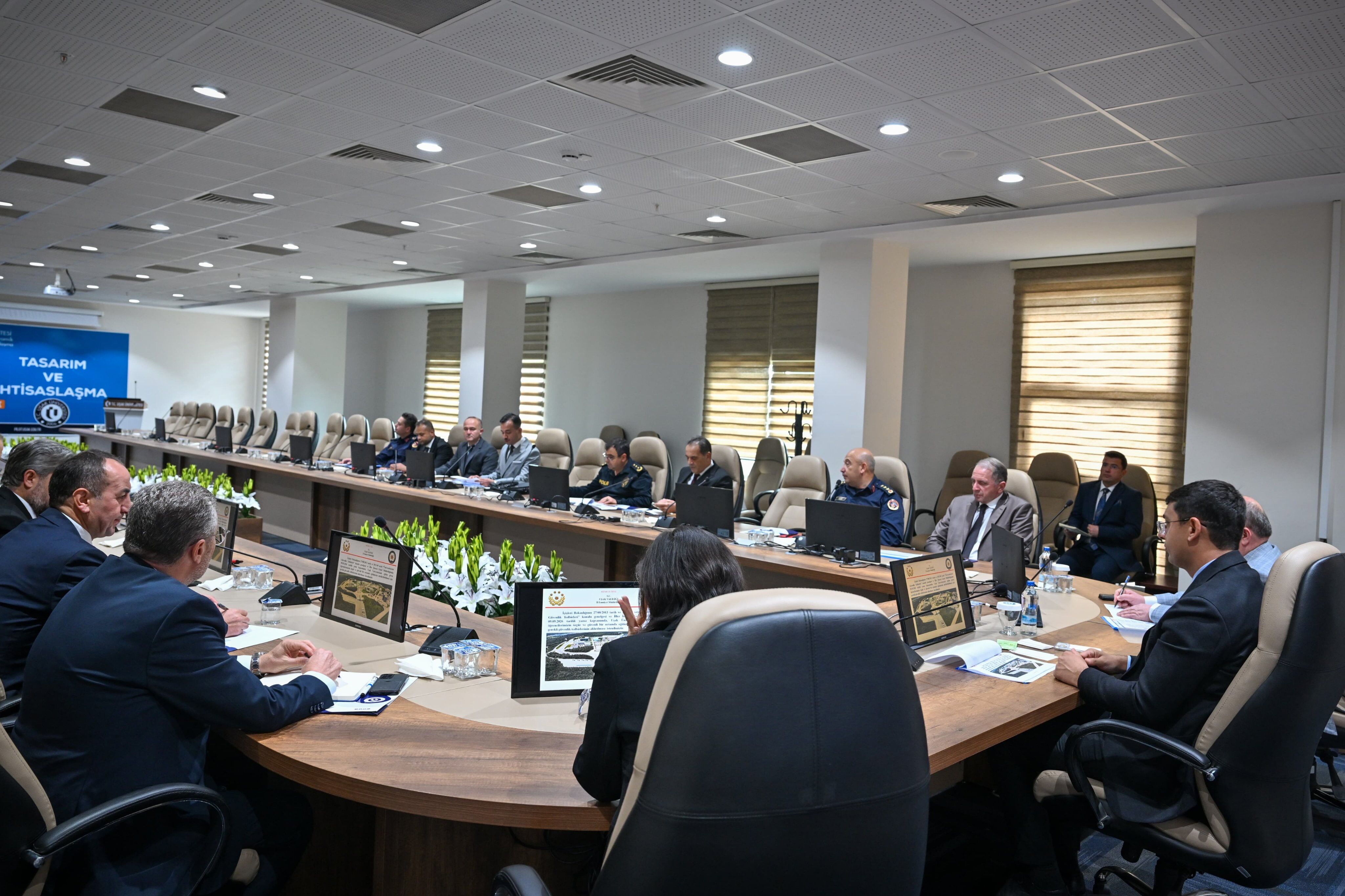Uşak’ta Üniversite Güvenlik Tedbirleri Toplantısı yapıldı