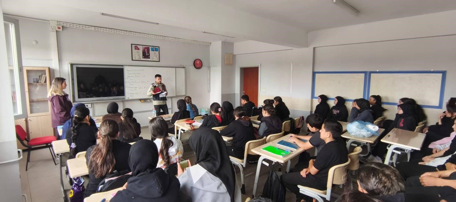 Jandarmadan öğrenci ve öğretmenlere siber güvenlik eğitimi