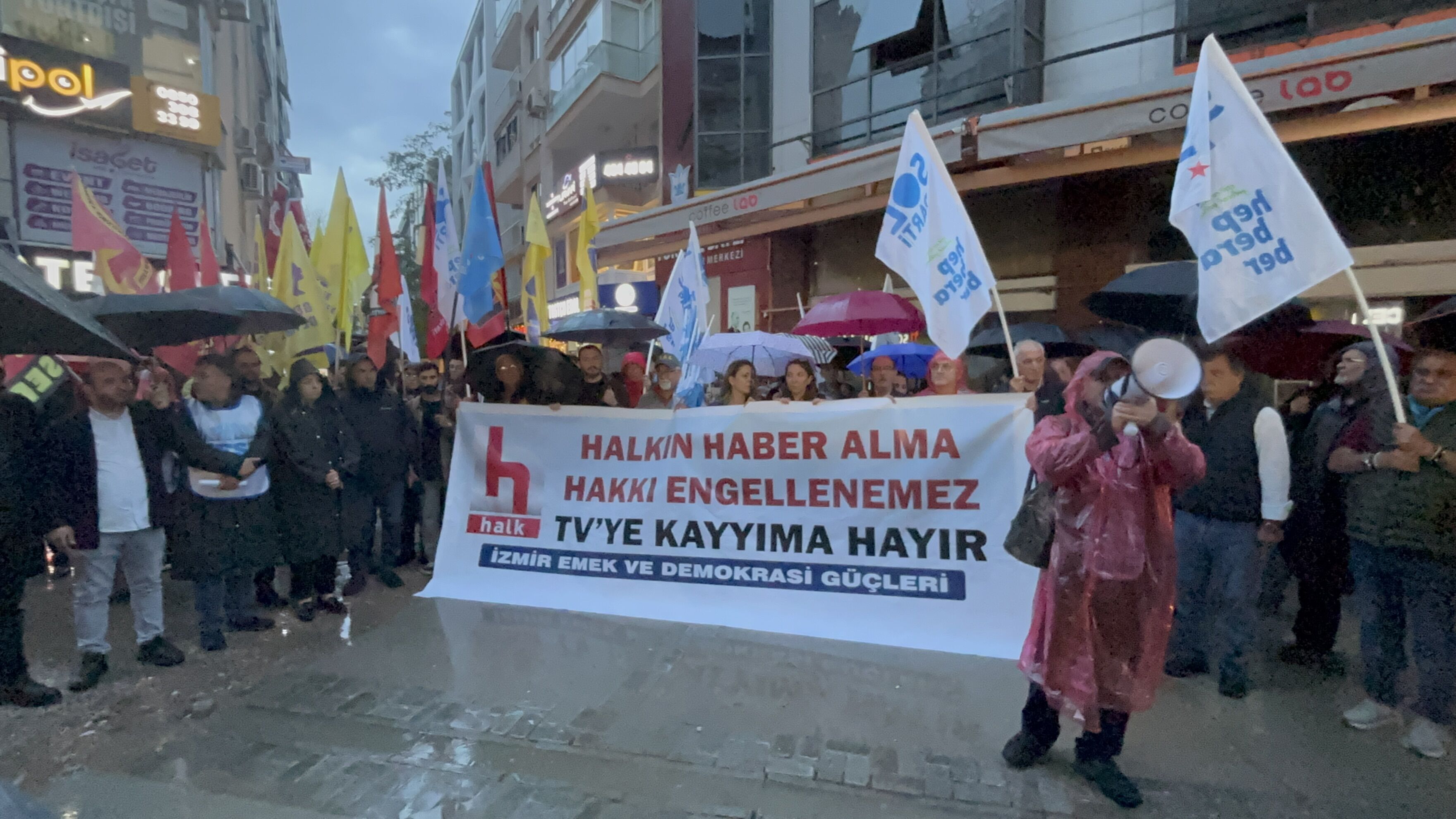 İzmir’den Halk Tv’ye dayanışma gösterisi