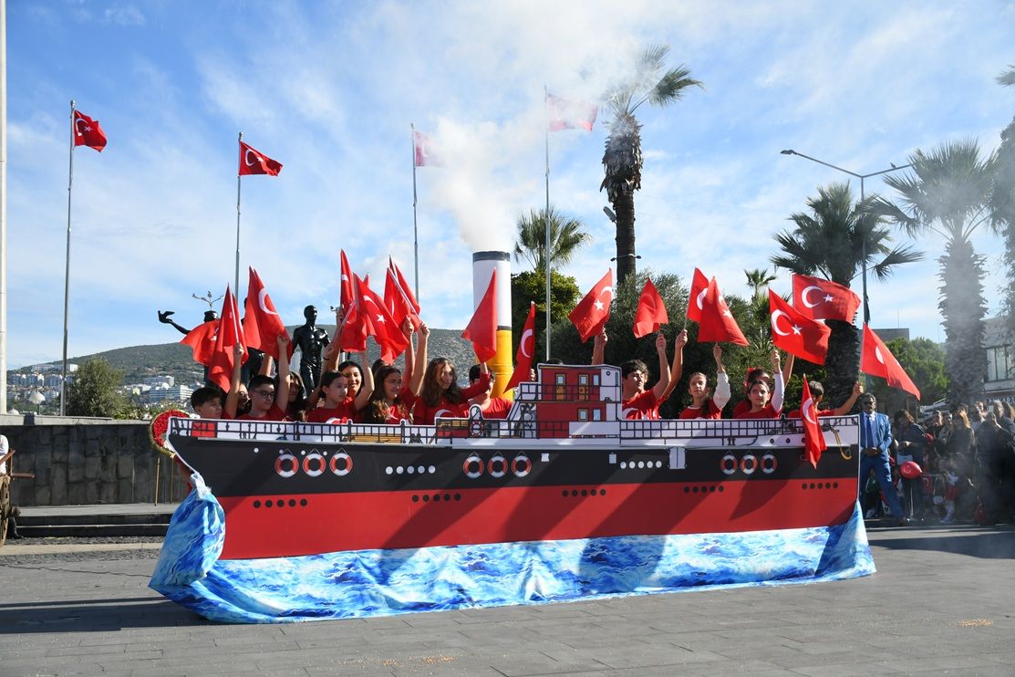 Kuşadasi’nda Cumhuri̇yet Coşkusu 103’Üncü Yilinda Meydanlara Taşti (12)