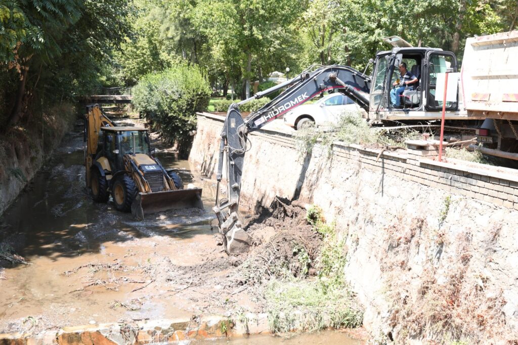 BAŞKAN YETİŞKİN’DEN EFELER’E 65 MİLYONLUK YOL YATIRIMI1