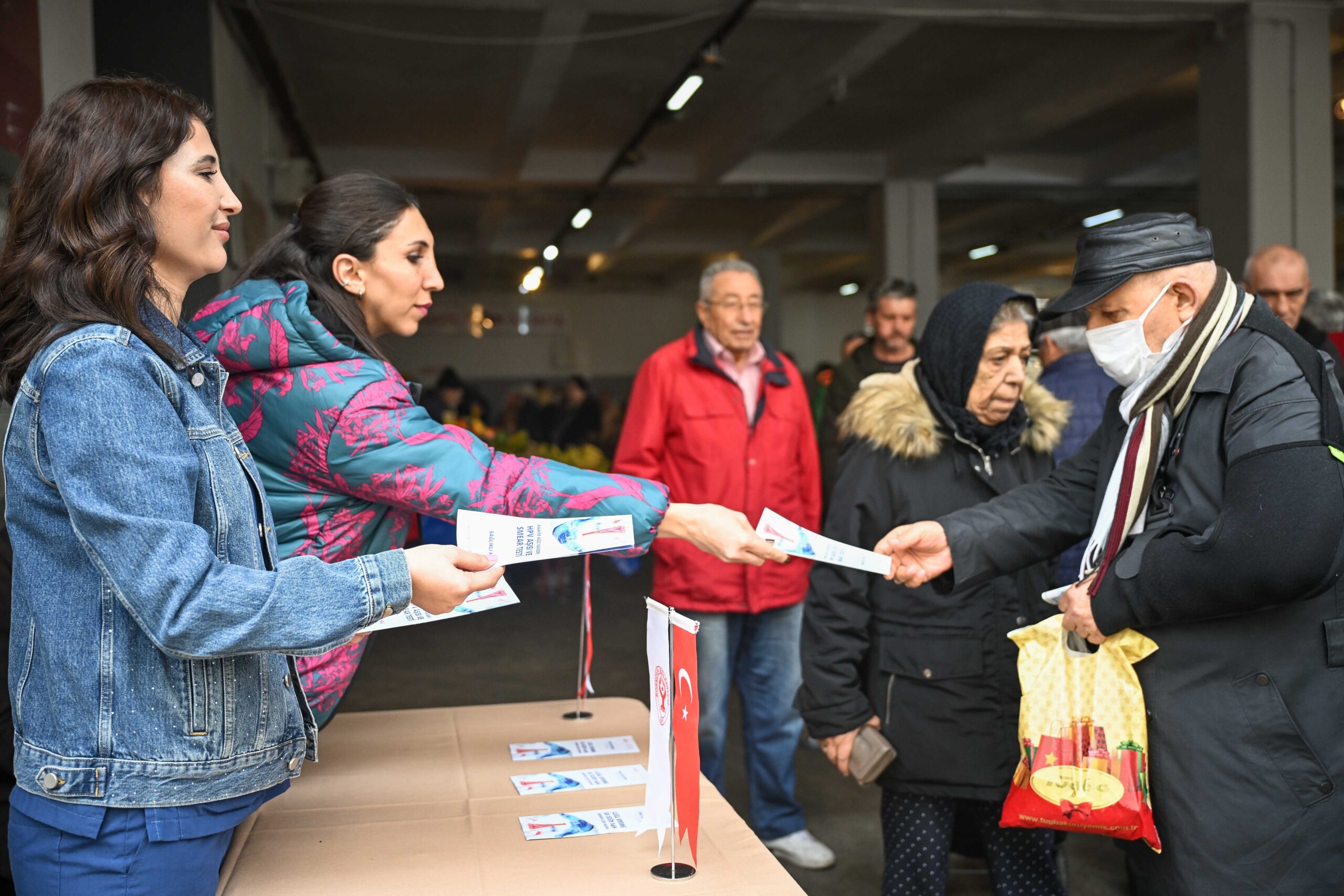 Bornova Belediyesi Sağlık İşleri Müdürlüğü, 1-31 Ocak tarihleri arasında  Rahim ağzı (Serviks) Kanseri Farkındalık Ayı için faaliyette.