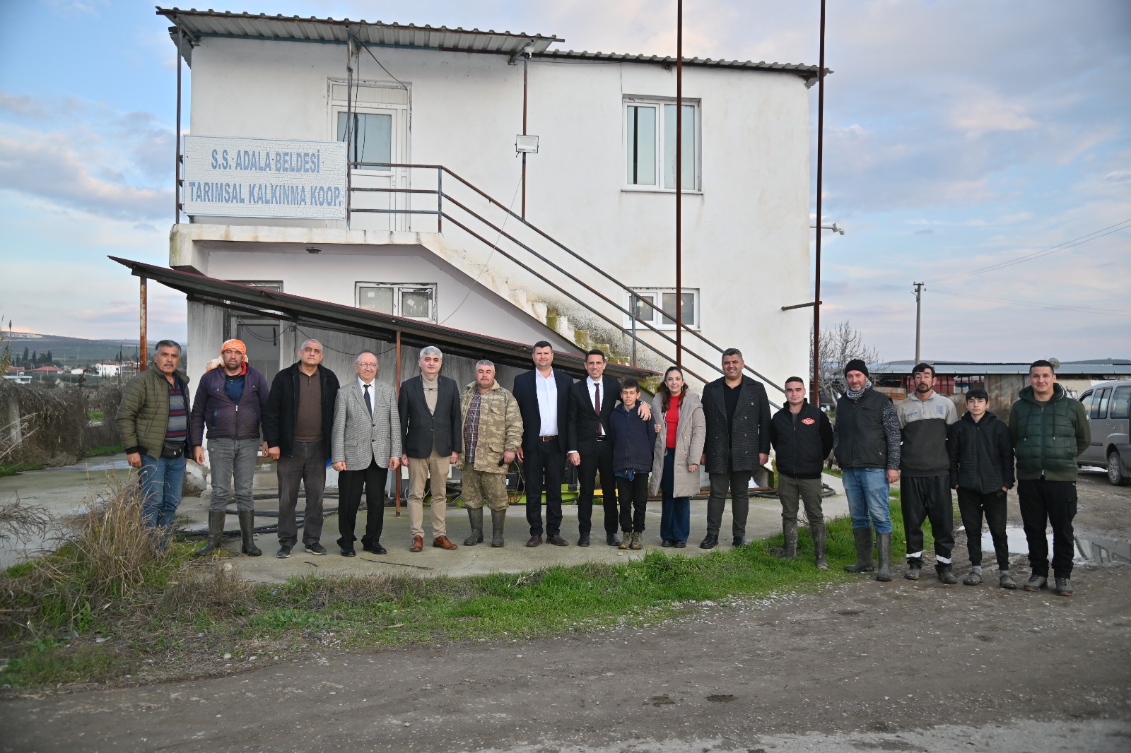 Manisa Büyükşehir Belediyesi,kırsal bölgelerdeki hayvan yetiştiricilerini ‘Tek Dam’ projesi ile bir araya getiriyor.