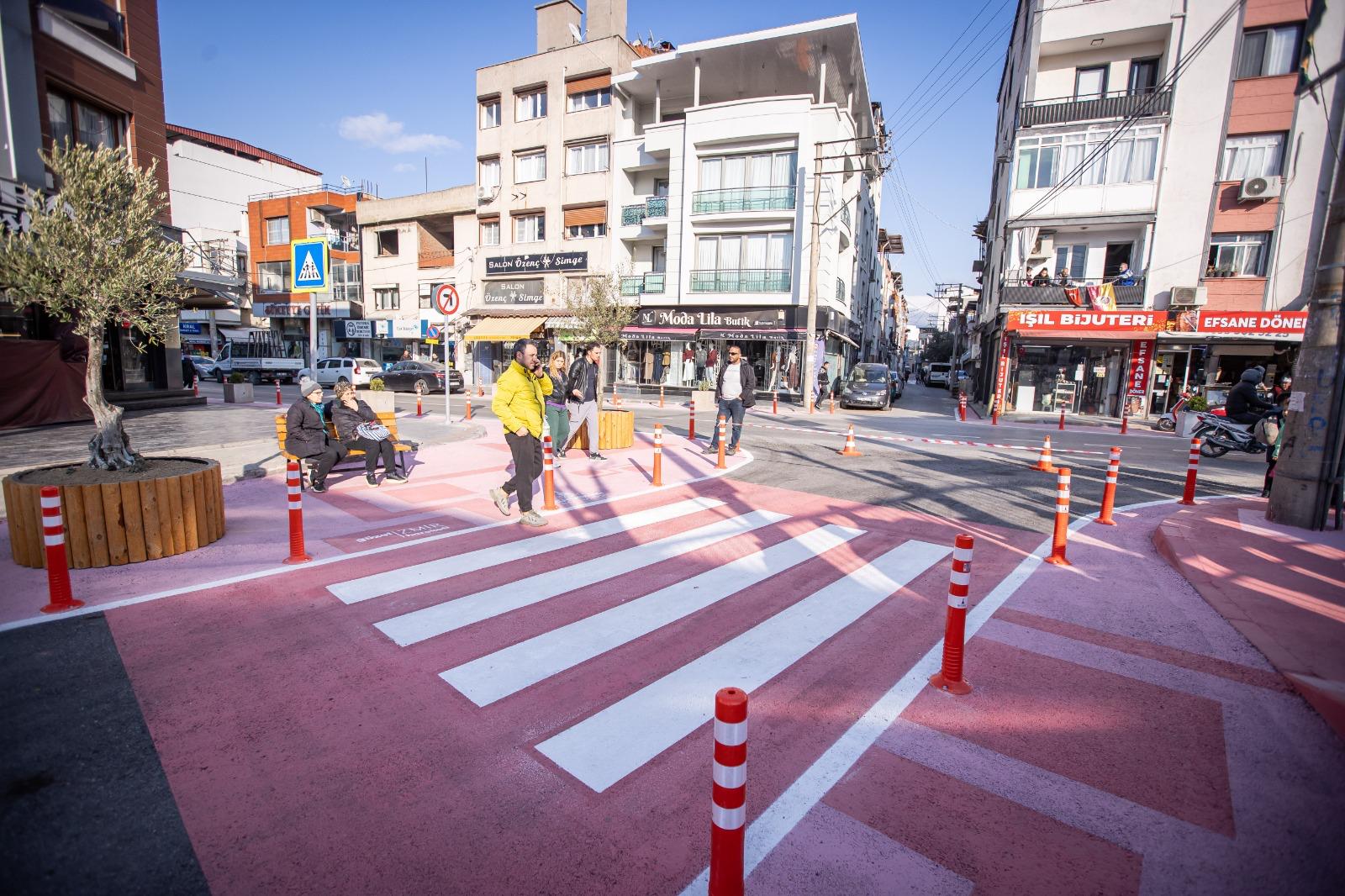 İzmir Büyükşehir Belediye Başkanı Dr. Cemil Tugay, kamusal alanların İzmirlilerin isteği doğrultusunda yeni bir proje başlattı.