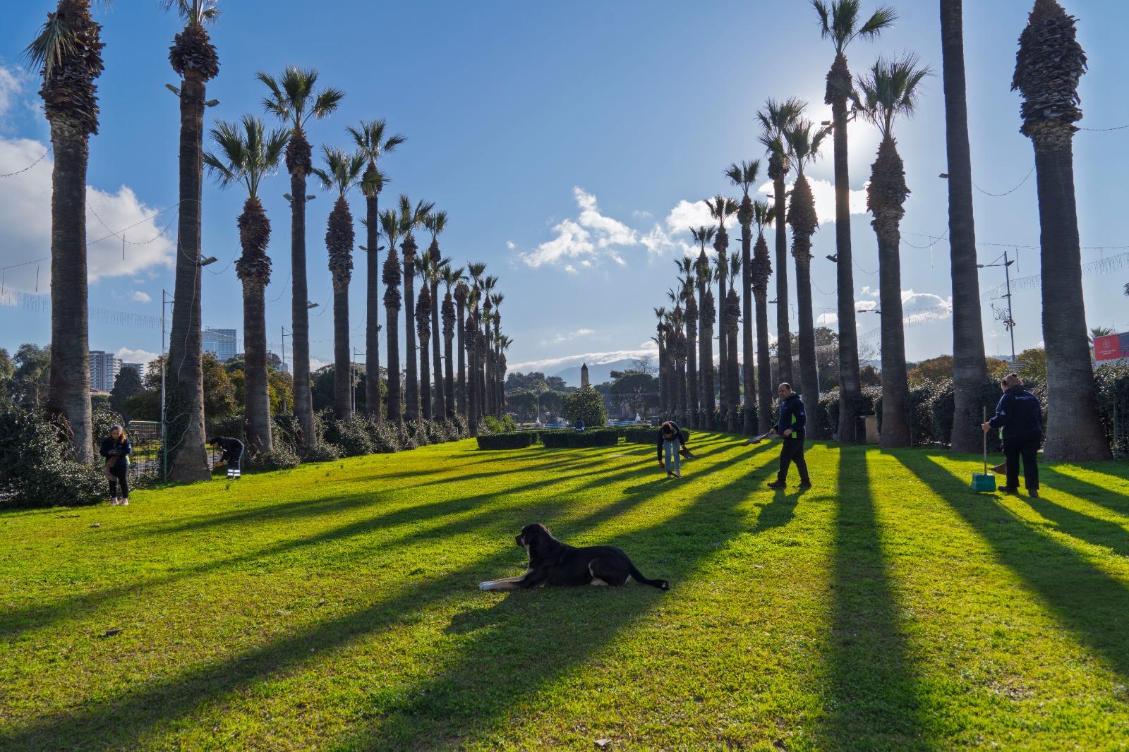 İzmir Büyükşehir Belediyesi kentin simgesi Kültürpark'ı İzmirlilerin daha etkin ve konforlu kullanabilmesi için kolları sıvadı.