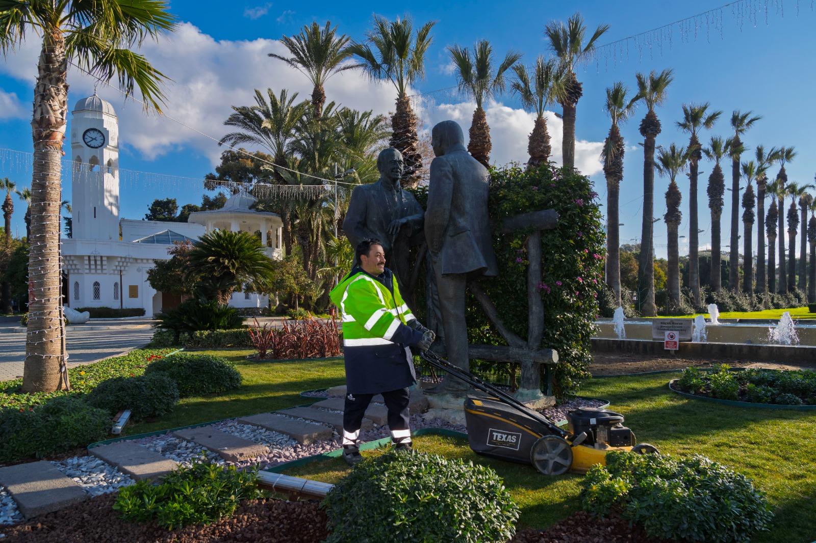 İzmir Büyükşehir Belediyesi kentin simgesi Kültürpark'ı İzmirlilerin daha etkin ve konforlu kullanabilmesi için kolları sıvadı.