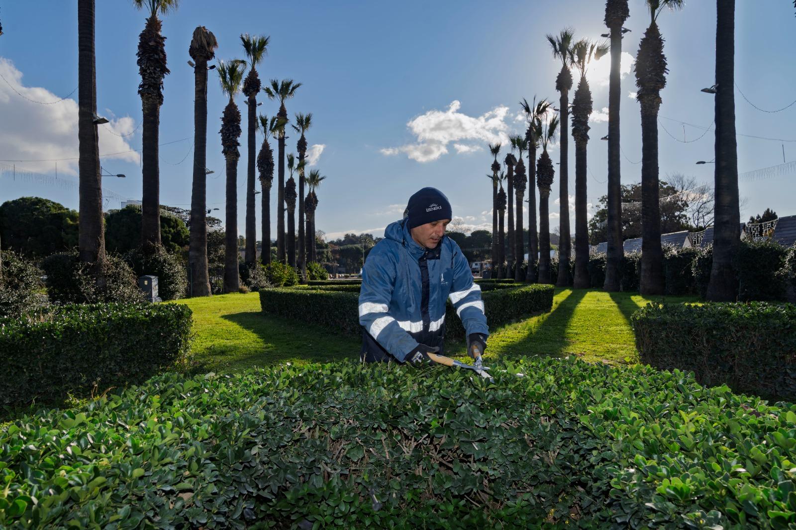 İzmir Büyükşehir Belediyesi kentin simgesi Kültürpark'ı İzmirlilerin daha etkin ve konforlu kullanabilmesi için kolları sıvadı.