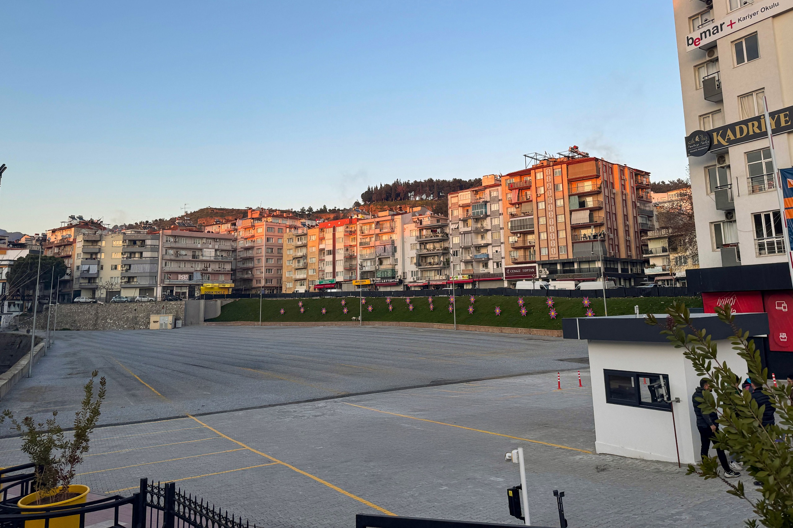 Efeler, boş ve işlenebilir alanlarını Belediye Başkanı'nın yeni girişimiyle yeniden , verimli şekilde düzenlemeye başladı.
