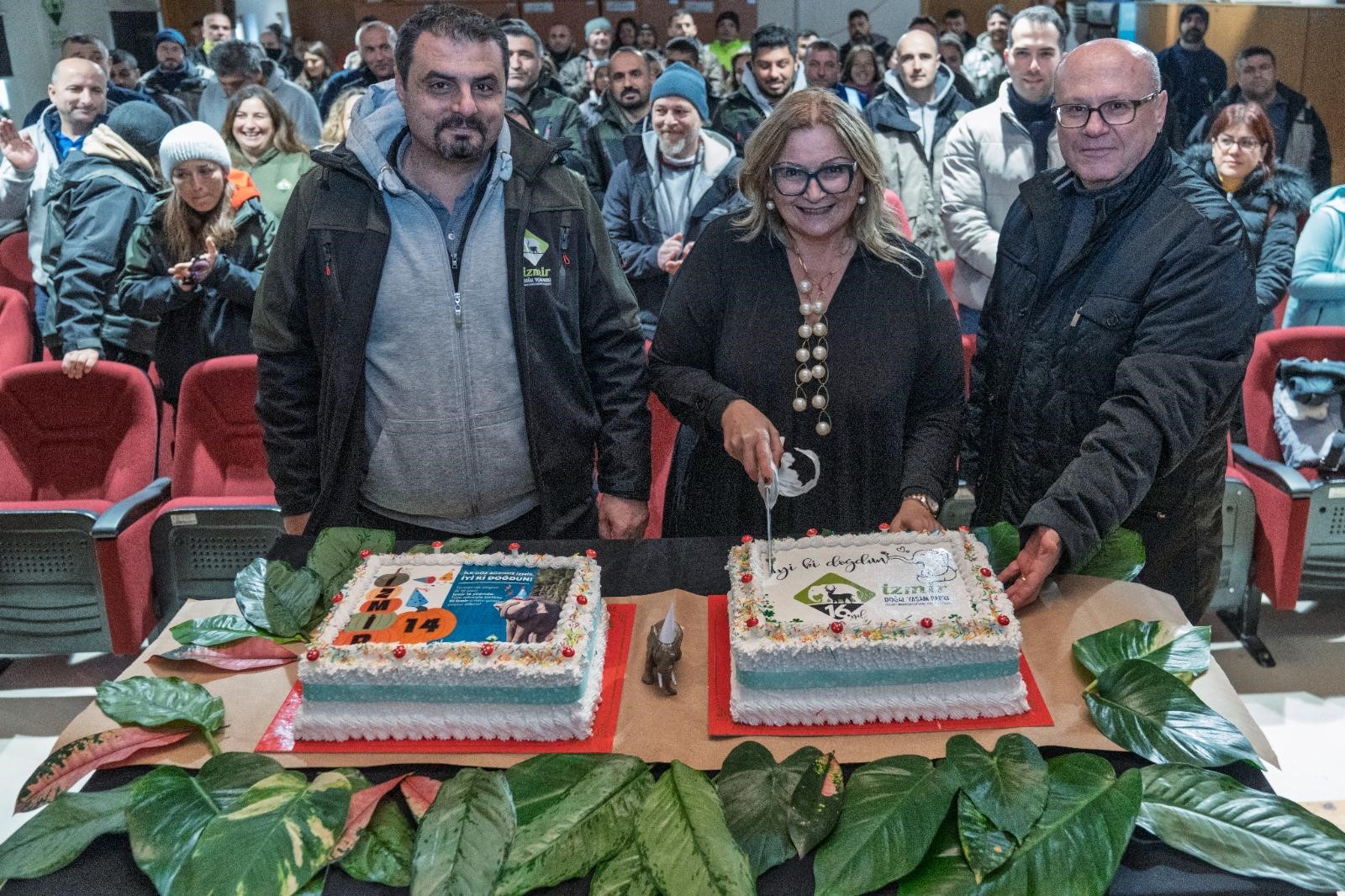 Türkiye'de yer alan İzmir Doğal Yaşam Parkı ülkemizde yetişen ilk fil olan '' İzmir''in 14. yaş gününü kutladı.