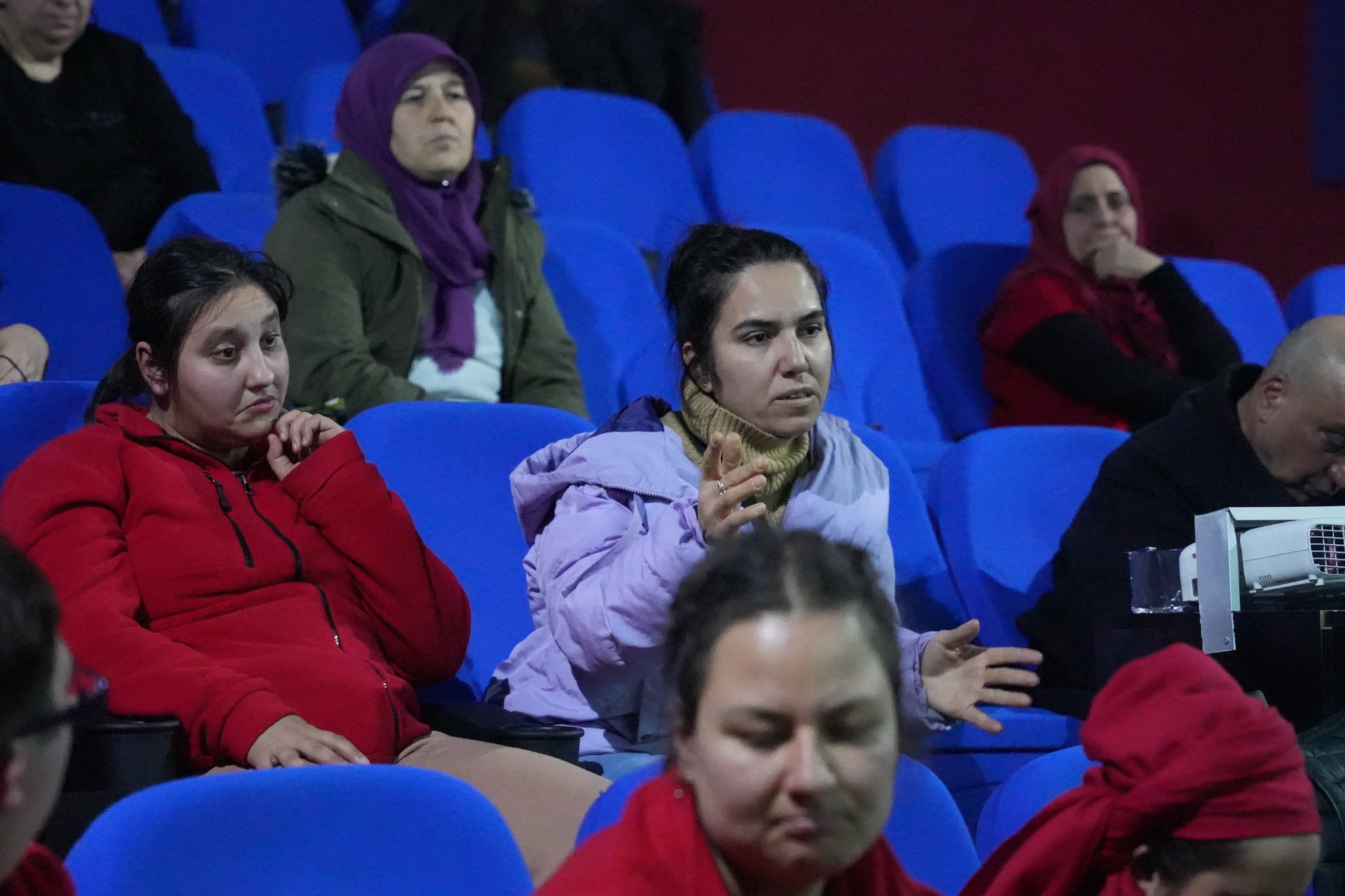 Torbalı Belediyesi, AKUT ve ALS-MNH Derneği işbirliği ile Acil Durum ve Doğal Afet Semineri'nde engelli bireylerle bir araya geldi.