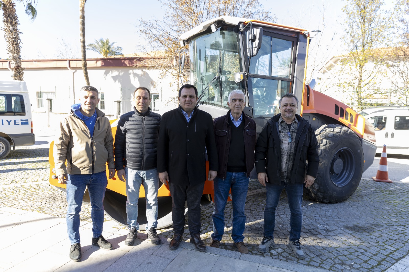 Dalaman Belediyesi, vatandaşlara daha hızlı ve kaliteli hizmet sunmak için araç filosunu daha da genişleterek güçlendiriyor.